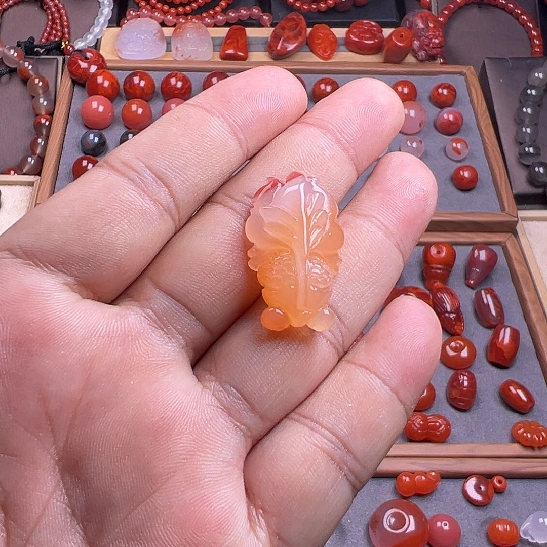 南红玛瑙未镶嵌珠宝奇石