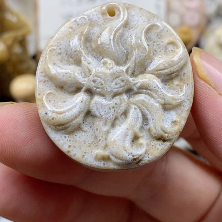 颈饰未镶嵌硅化珊瑚（珊瑚玉）小