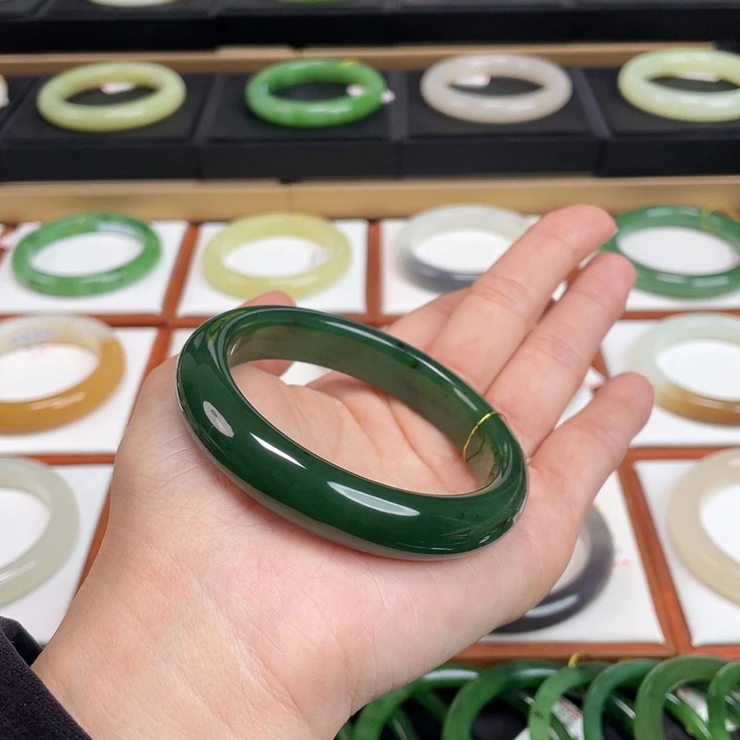 和田玉未镶嵌手镯-辣绿