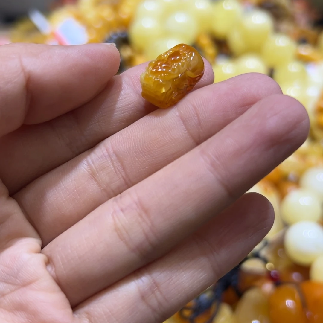 琥珀珠宝奇石未镶嵌