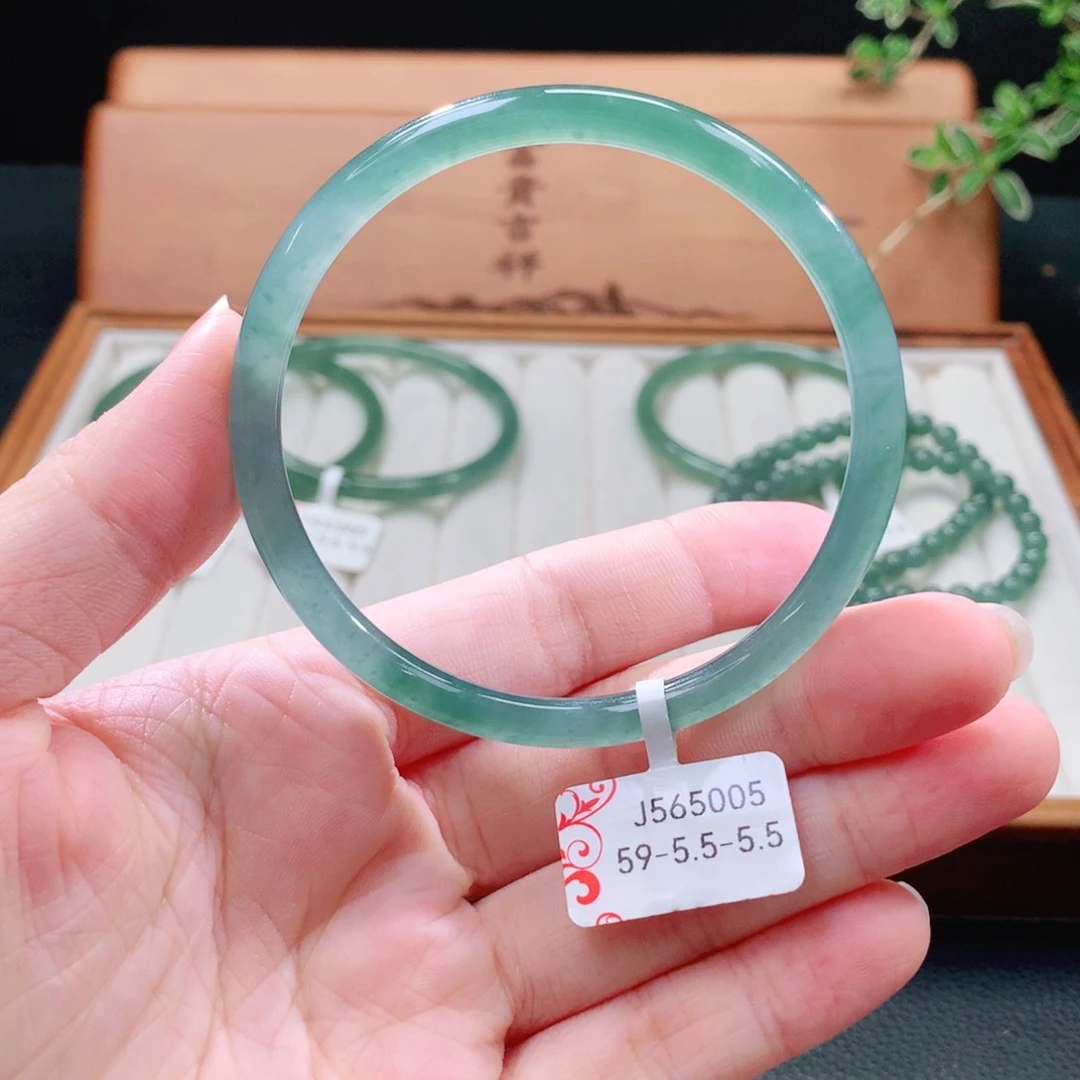 翡翠手镯（圆镯）未镶嵌