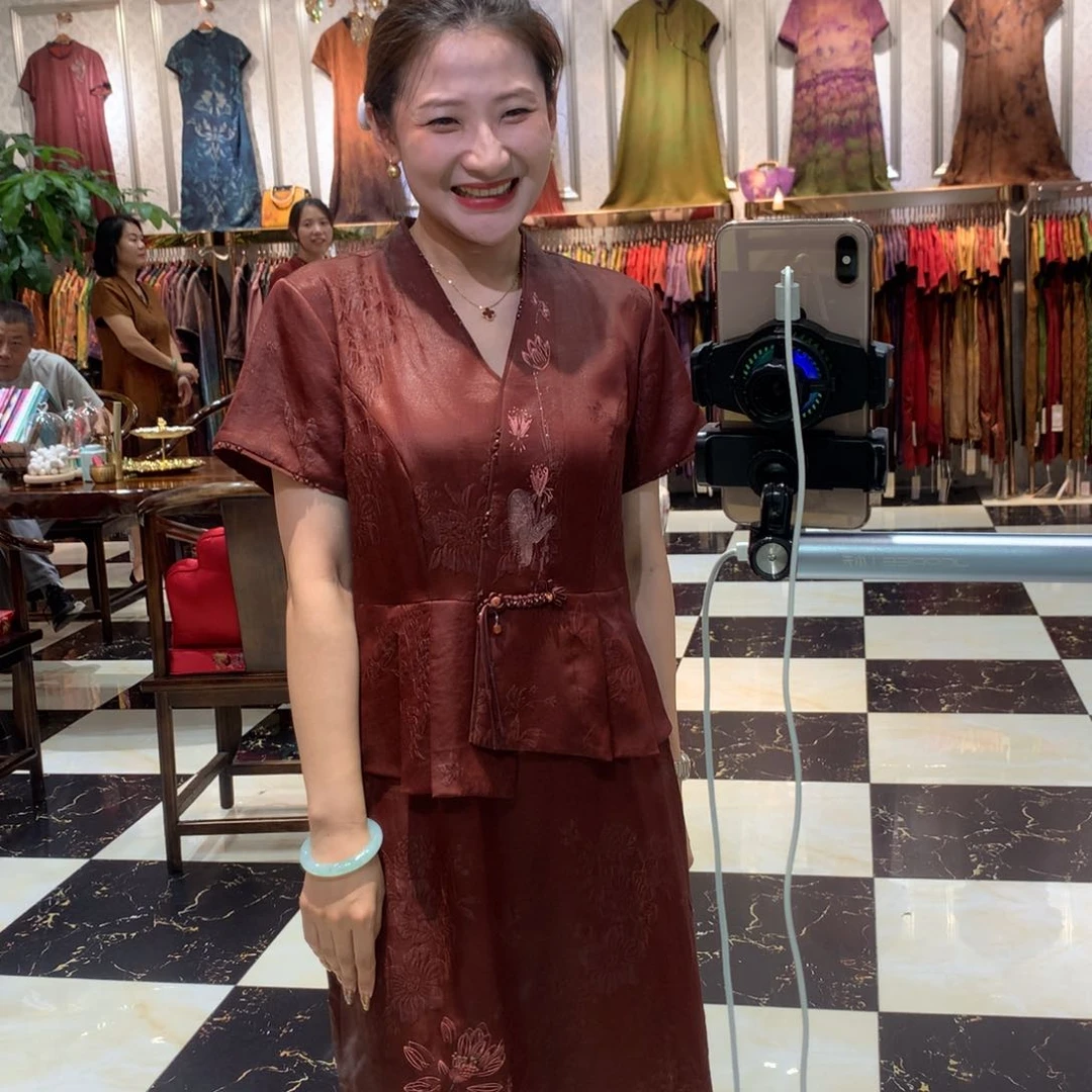 一*红云纱连衣裙
