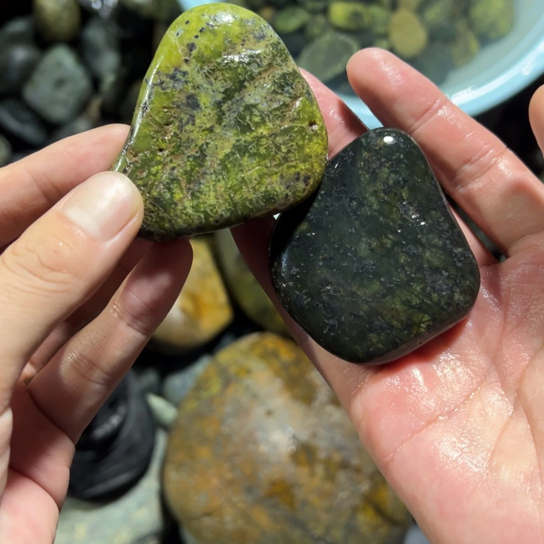 未镶嵌菱锰矿（红纹石）藏玉观**涛