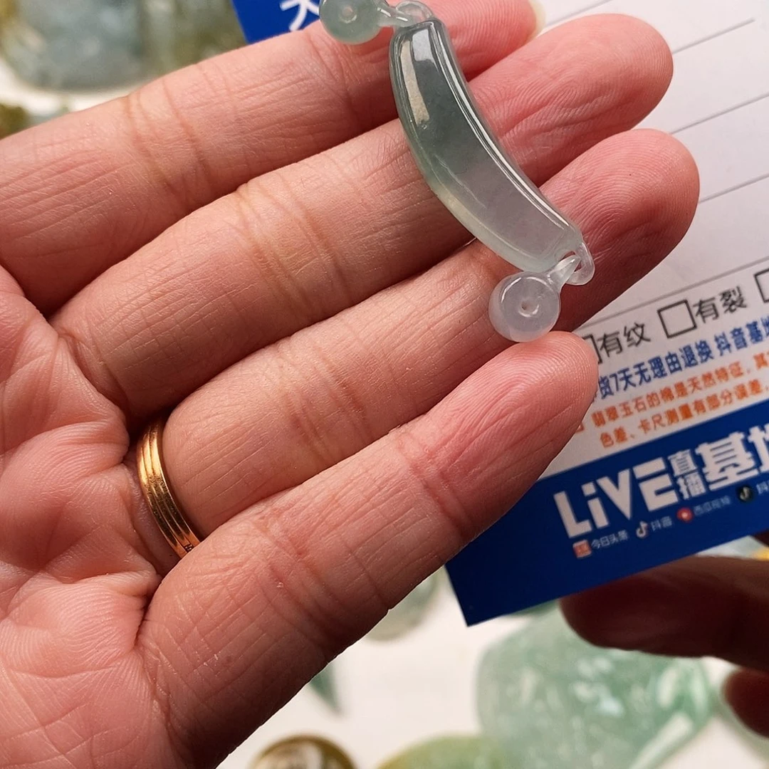 翡翠未镶嵌颈饰玉横