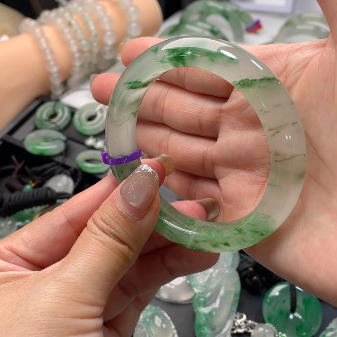 未镶嵌手镯石英质玉