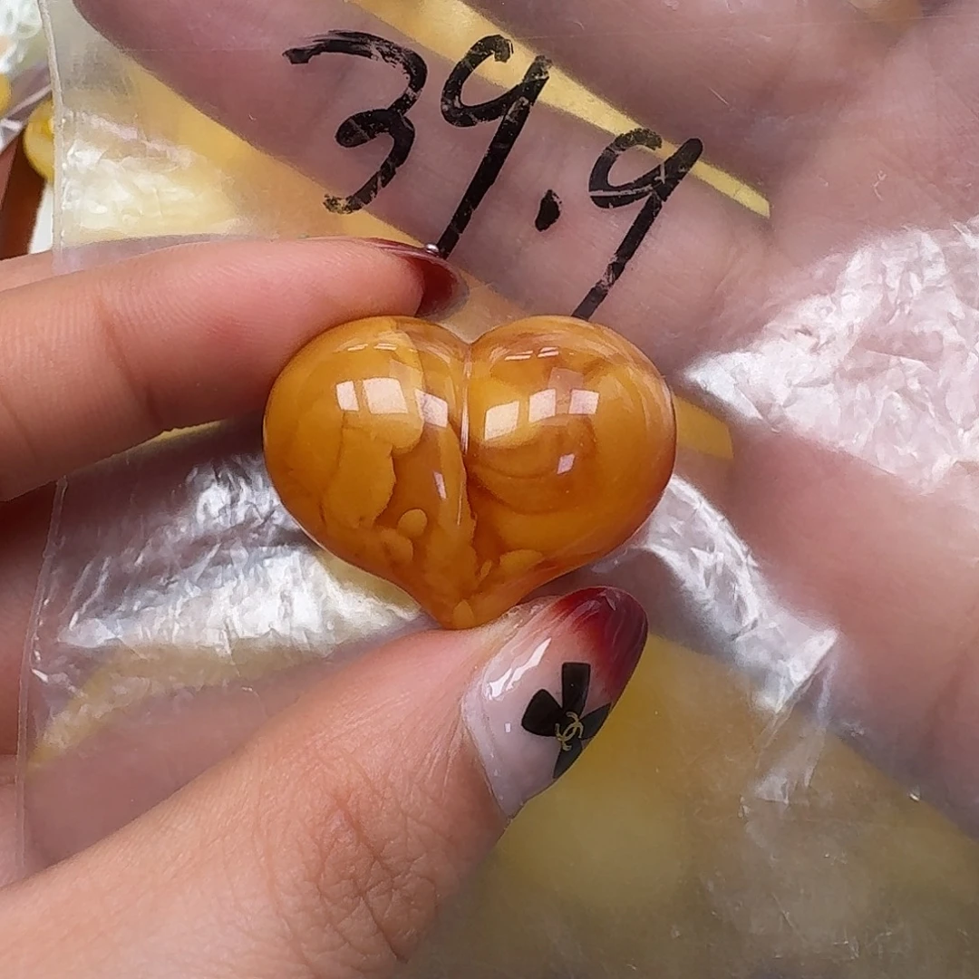 琥珀未镶嵌裸石悠悠