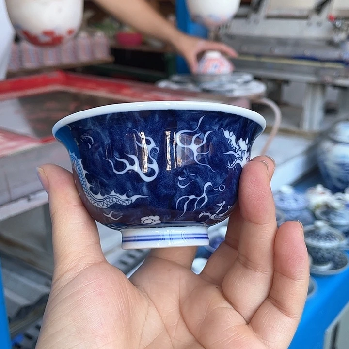青花釉下彩杯子哈