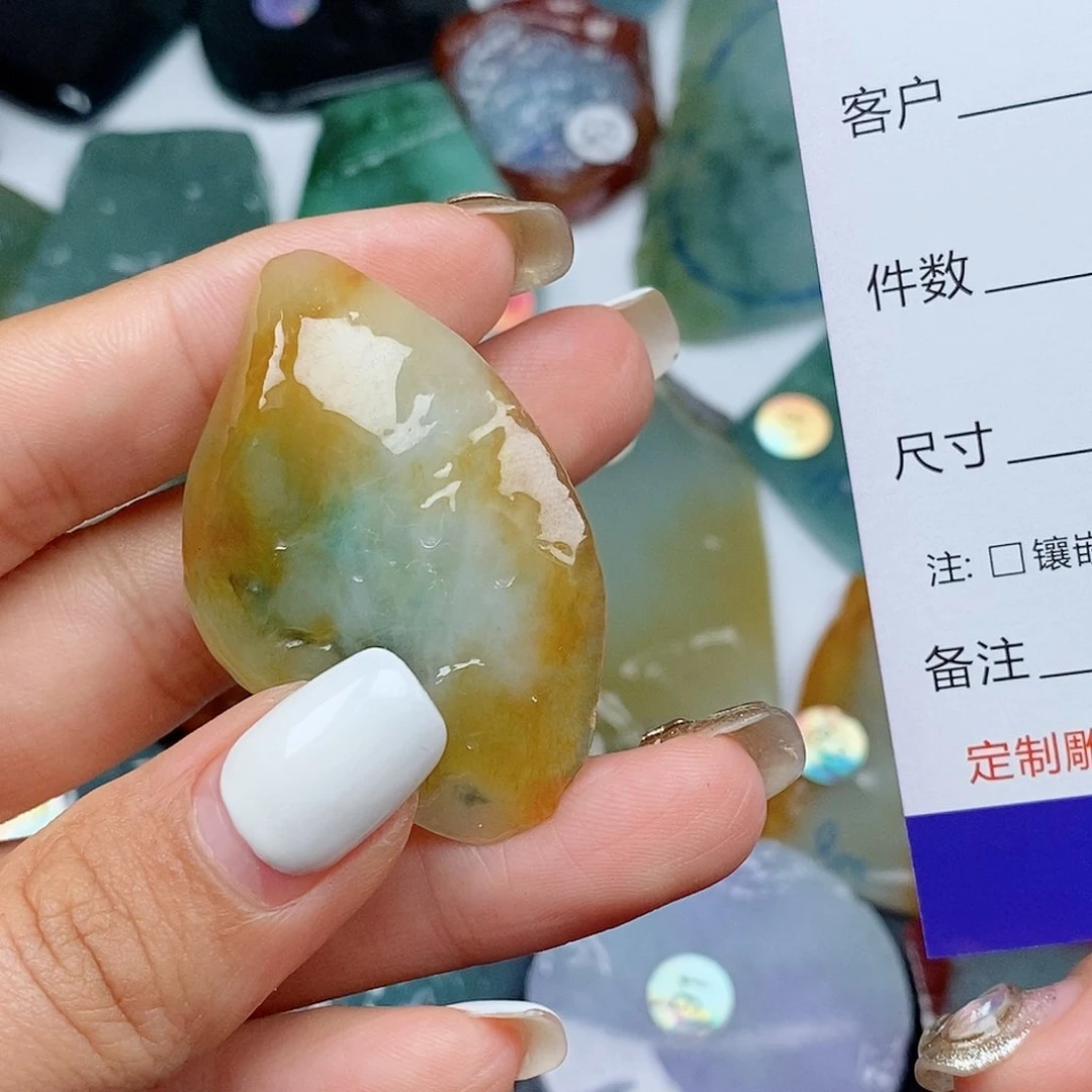 小***哥翡翠未镶嵌吊坠(不含链)