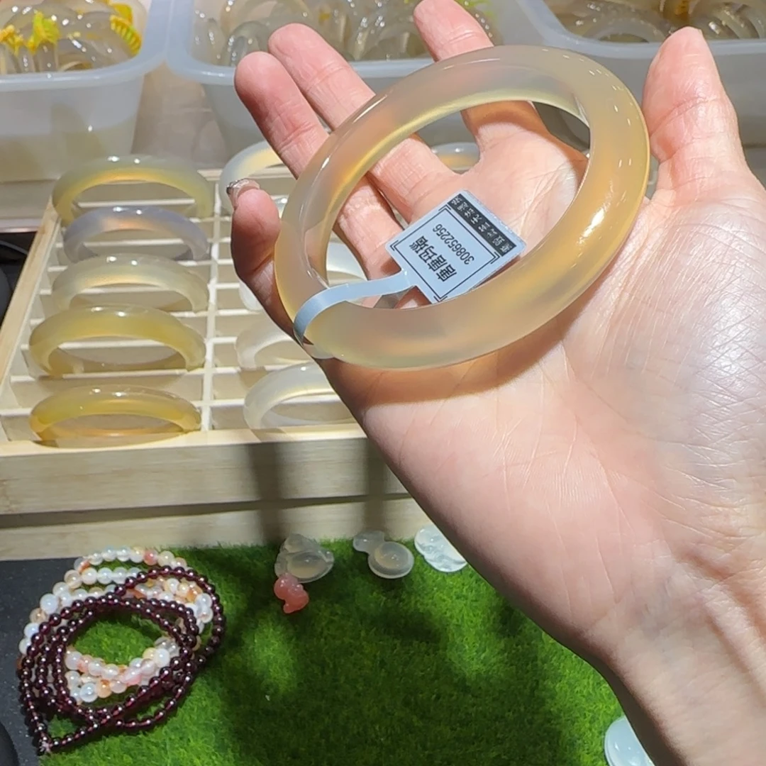 玛瑙/玉髓未镶嵌手镯2256！3