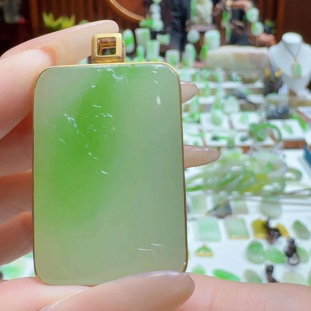 和田玉翠青山水牌18K金镶嵌