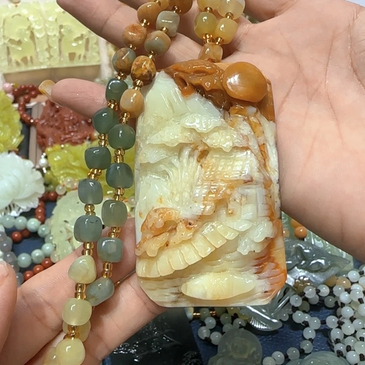 未镶嵌蛇纹石玉吊坠