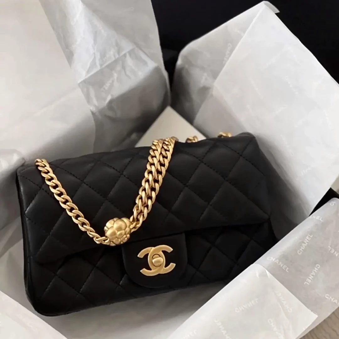 99新 Chanel/香奈儿 Chanel黑金山茶花大mini斜挎包 26060051-03