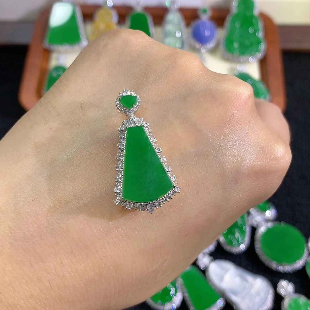 【闪购商品】吊坠(不含链)18K金镶嵌翡翠无事牌