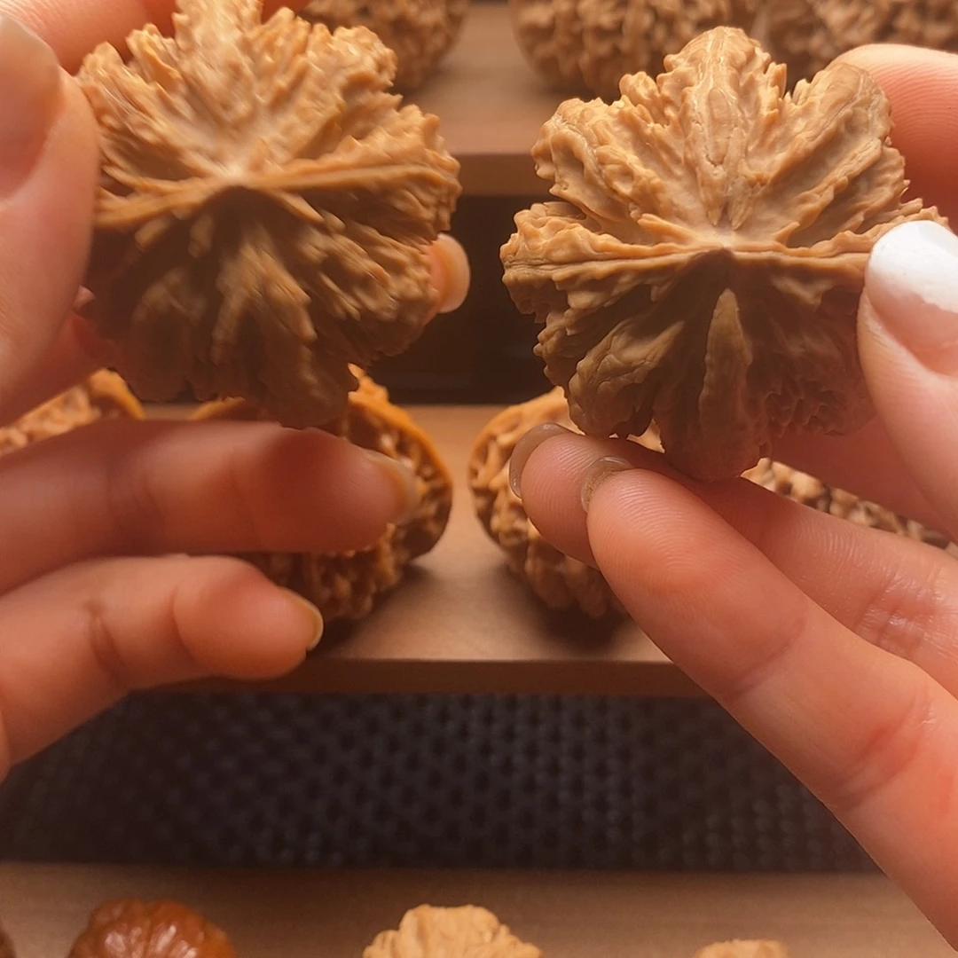 M***c文玩核桃吊坠闷尖八棱