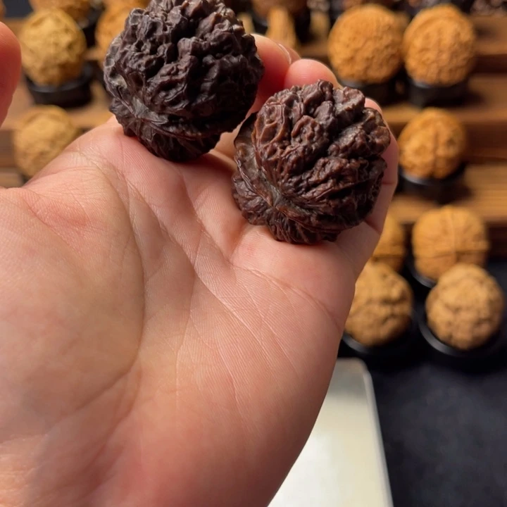 荼***樂文玩核桃把件龙鳞舍利