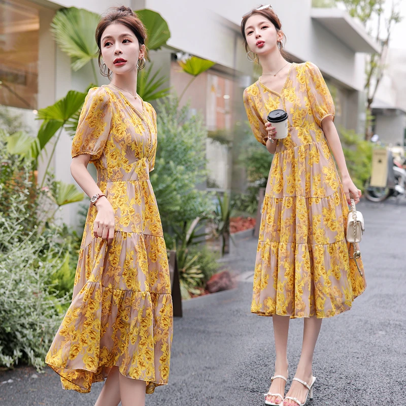 绿色中袖雪纺碎花连衣裙女夏季2025新款v领收腰气质显瘦a字裙子女