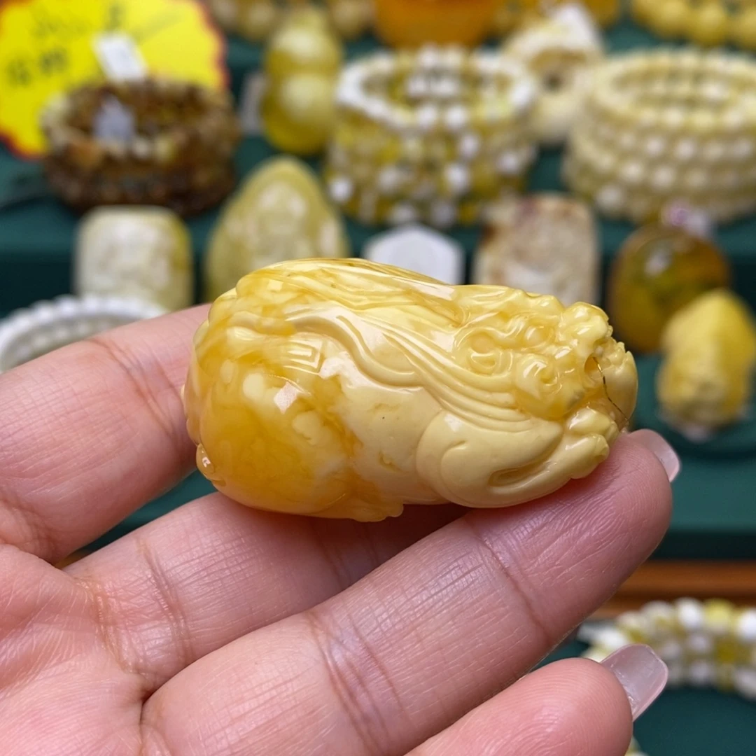 蜜蜡未镶嵌裸石貔貅