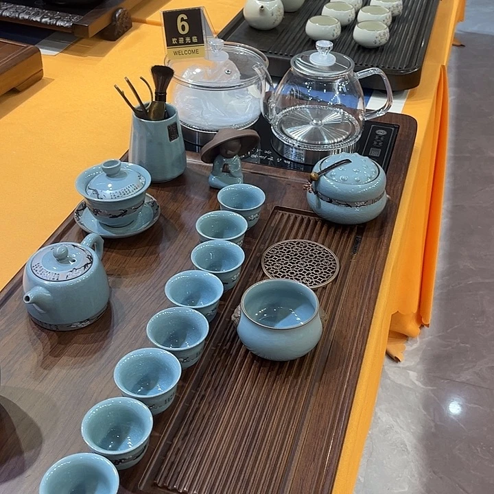 李***村瓷片衣服大哥给香港和法国火锅