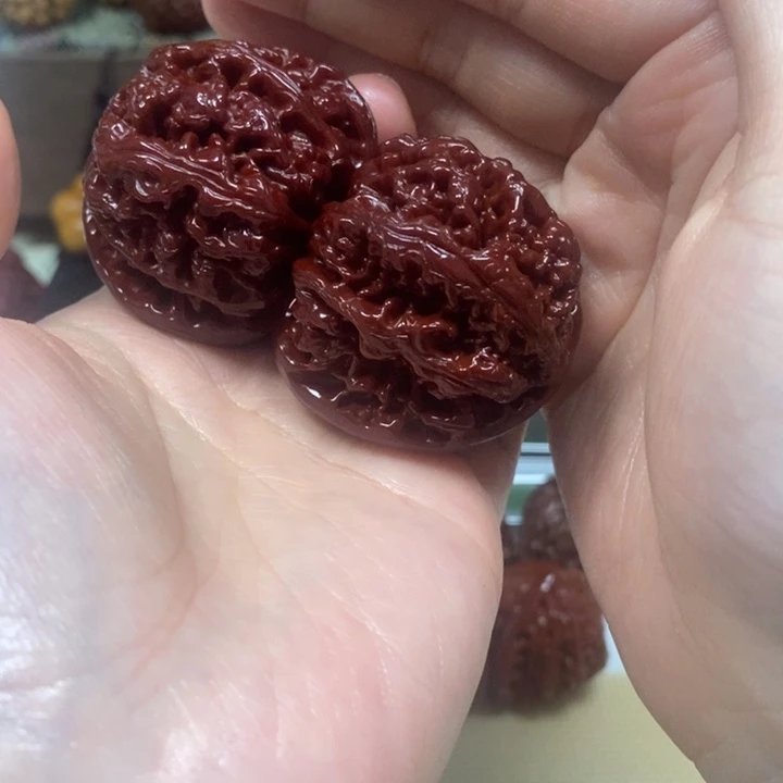 花***…文玩核桃吊坠粗筋