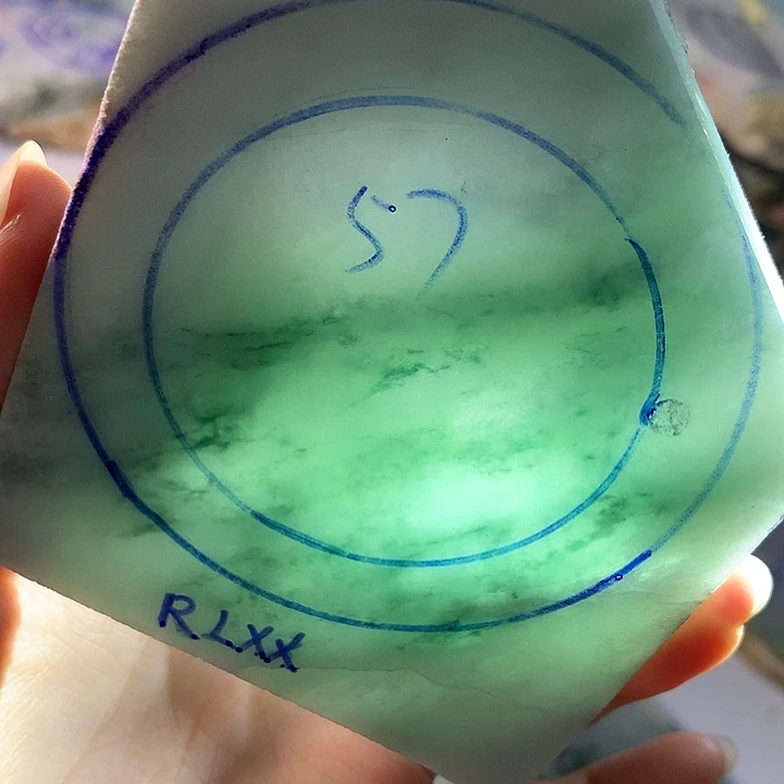 定制翡翠未镶嵌翡翠手镯