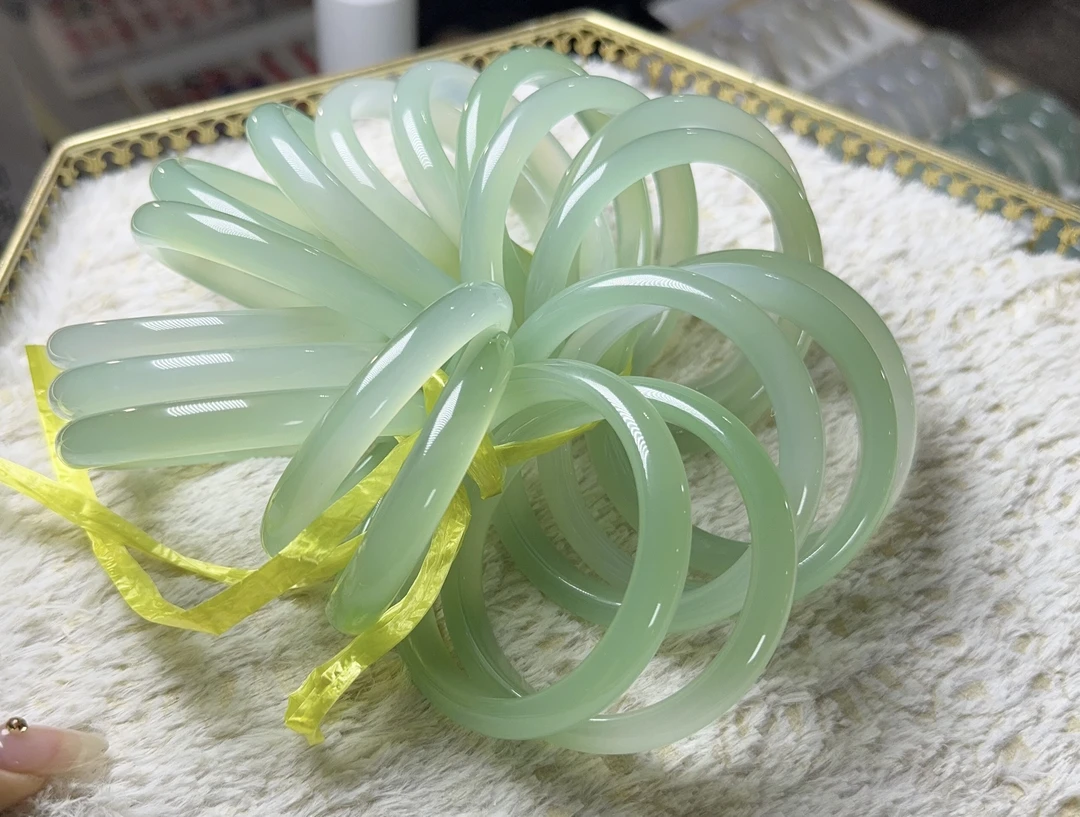 春日珠宝购天然库里蓝玛瑙手镯冰透玉髓镯子天空蓝玉镯冰种女款