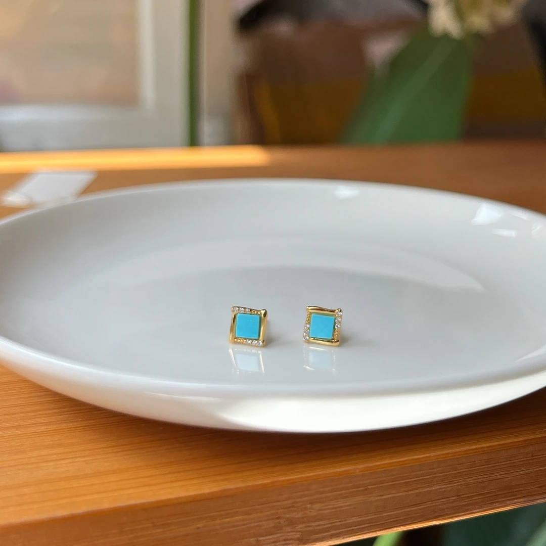 【郭老师】约4*4mm原矿绿松方形银镶耳钉