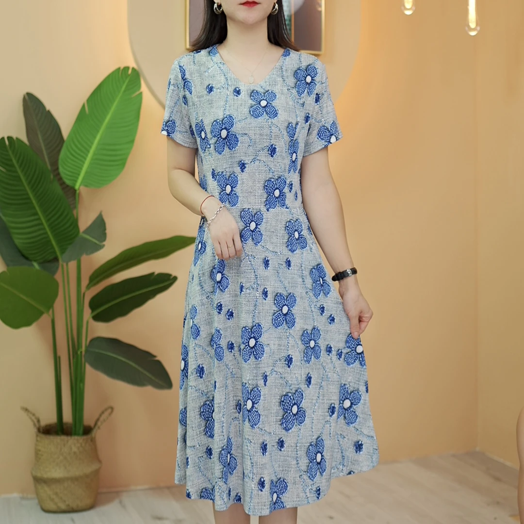 2025夏季新款妈妈装V领连衣裙遮肉显瘦中年裙子幸运草有口袋