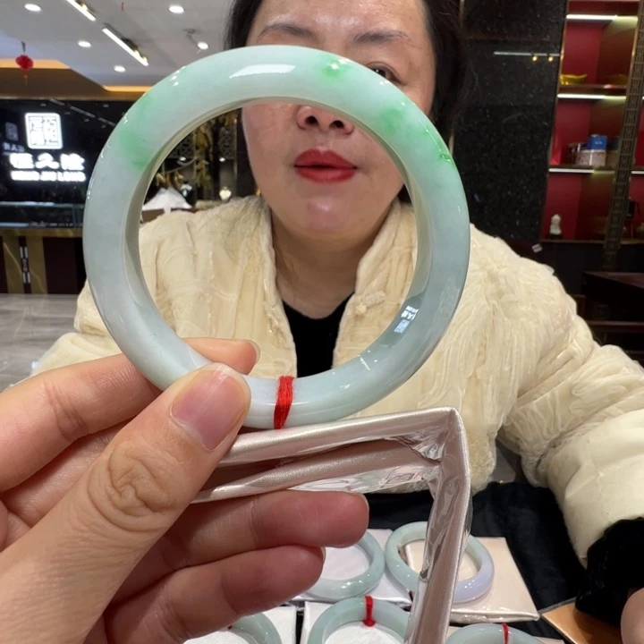 *****翡翠未镶嵌手镯飘辣绿59福利不退不换