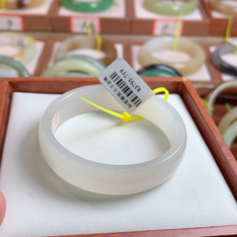【闪购商品】和田玉手镯未镶嵌52