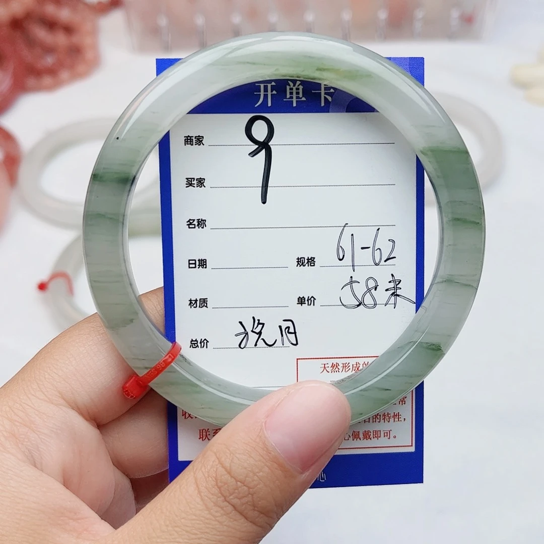 挽***月石英质玉手镯未镶嵌