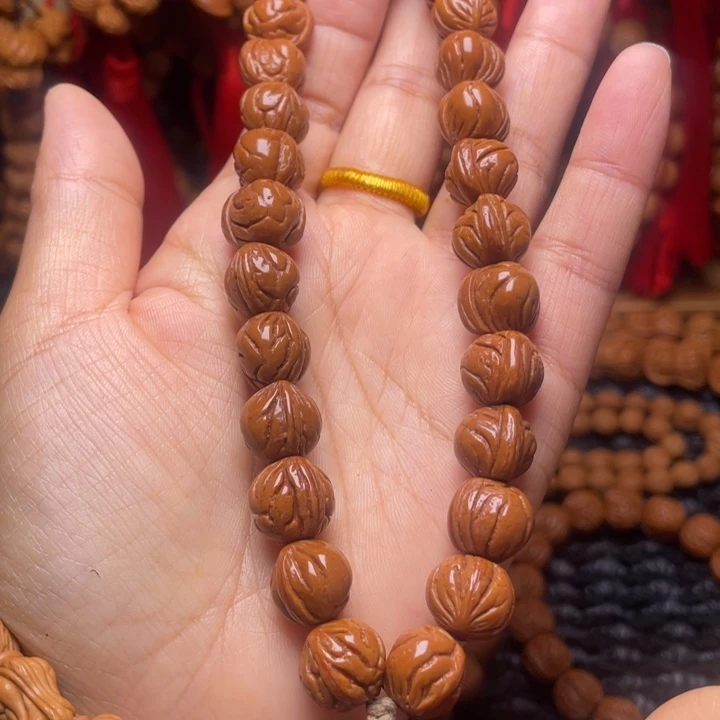 木质类龙纹桃枭挂件