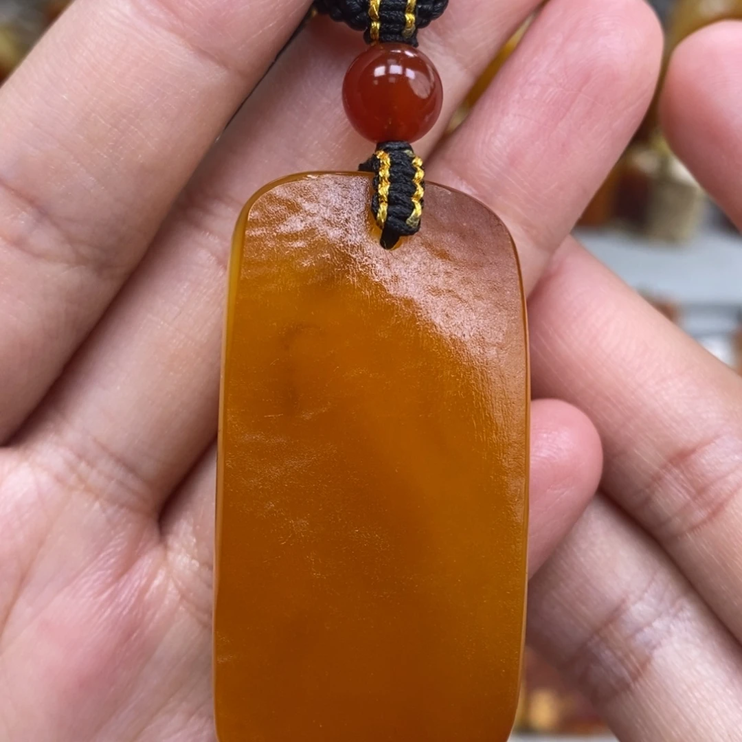 蜜蜡未镶嵌珠宝奇石