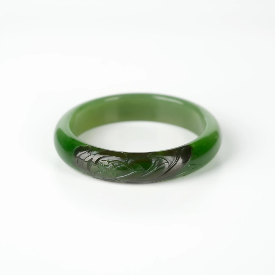 传世级 和田玉俄七聚红皮白加绿精工雕花镯 60圈 14宽 H82316