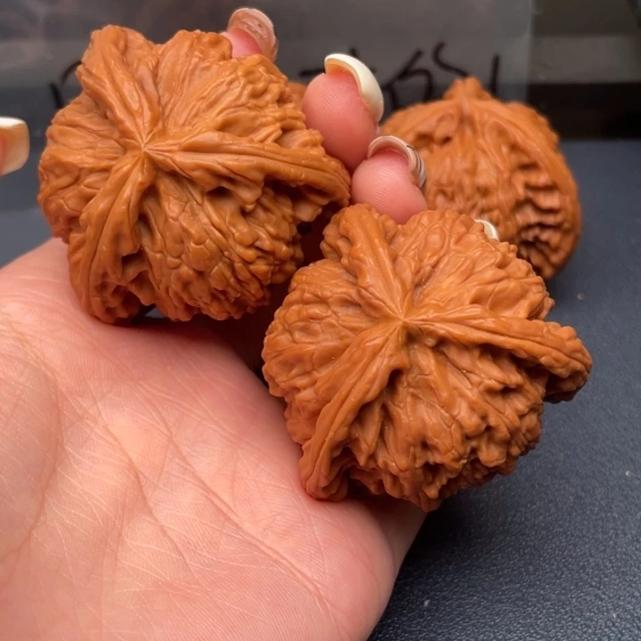 用***7文玩核桃吊坠白狮子