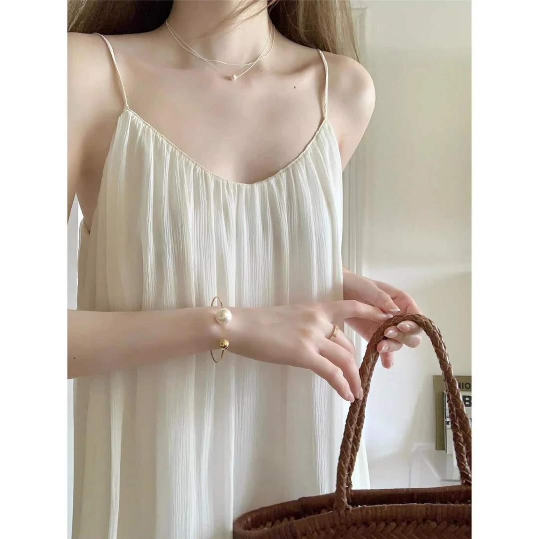 三亚泰国沙滩裙海边度假仙女裙欧货温柔风长款绝美白色吊带战袍