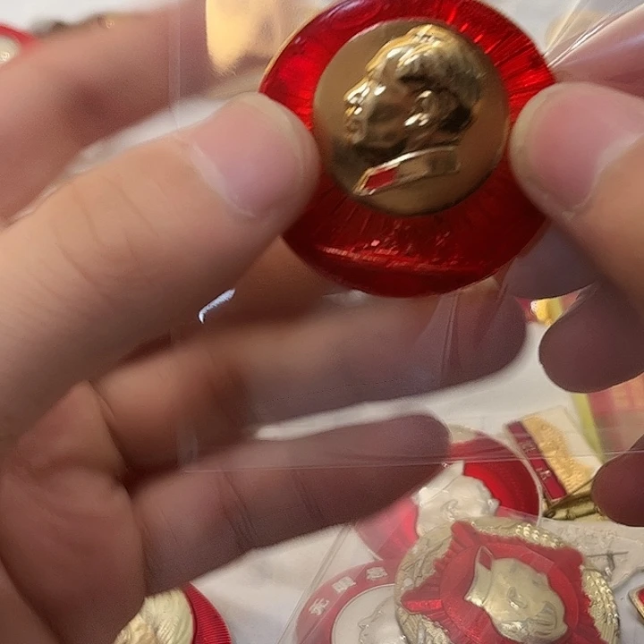 林***志一一一高贵轻人在背后