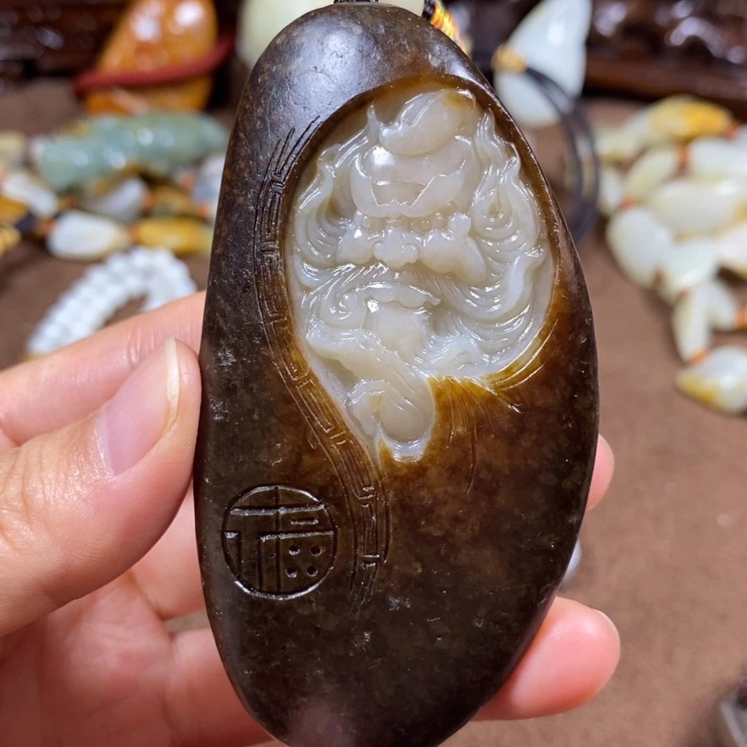 和田玉未镶嵌把件