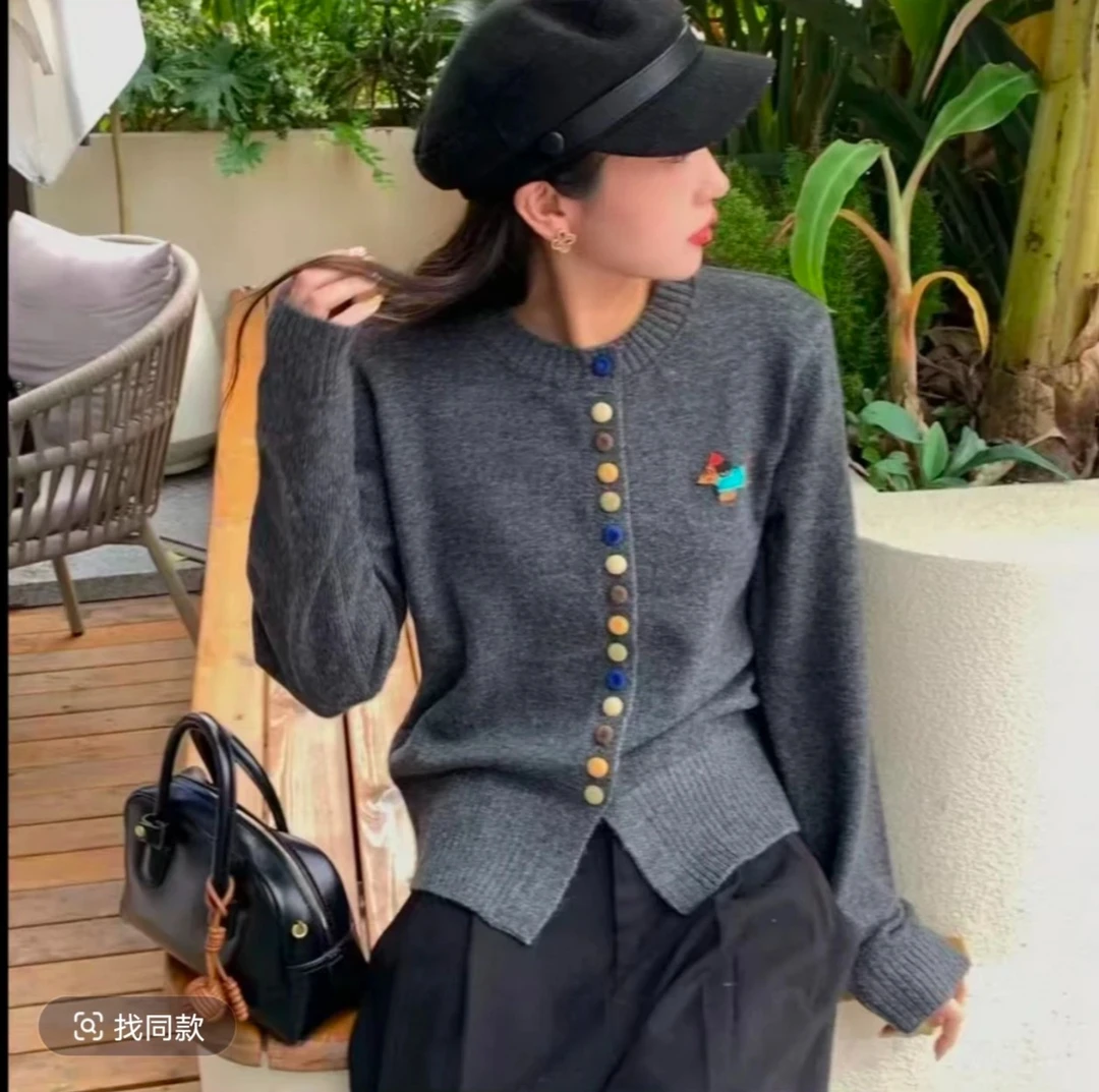 大码女装贴绣彩色扣针织开衫秋冬新款长袖上衣减龄毛衣外套51005Y