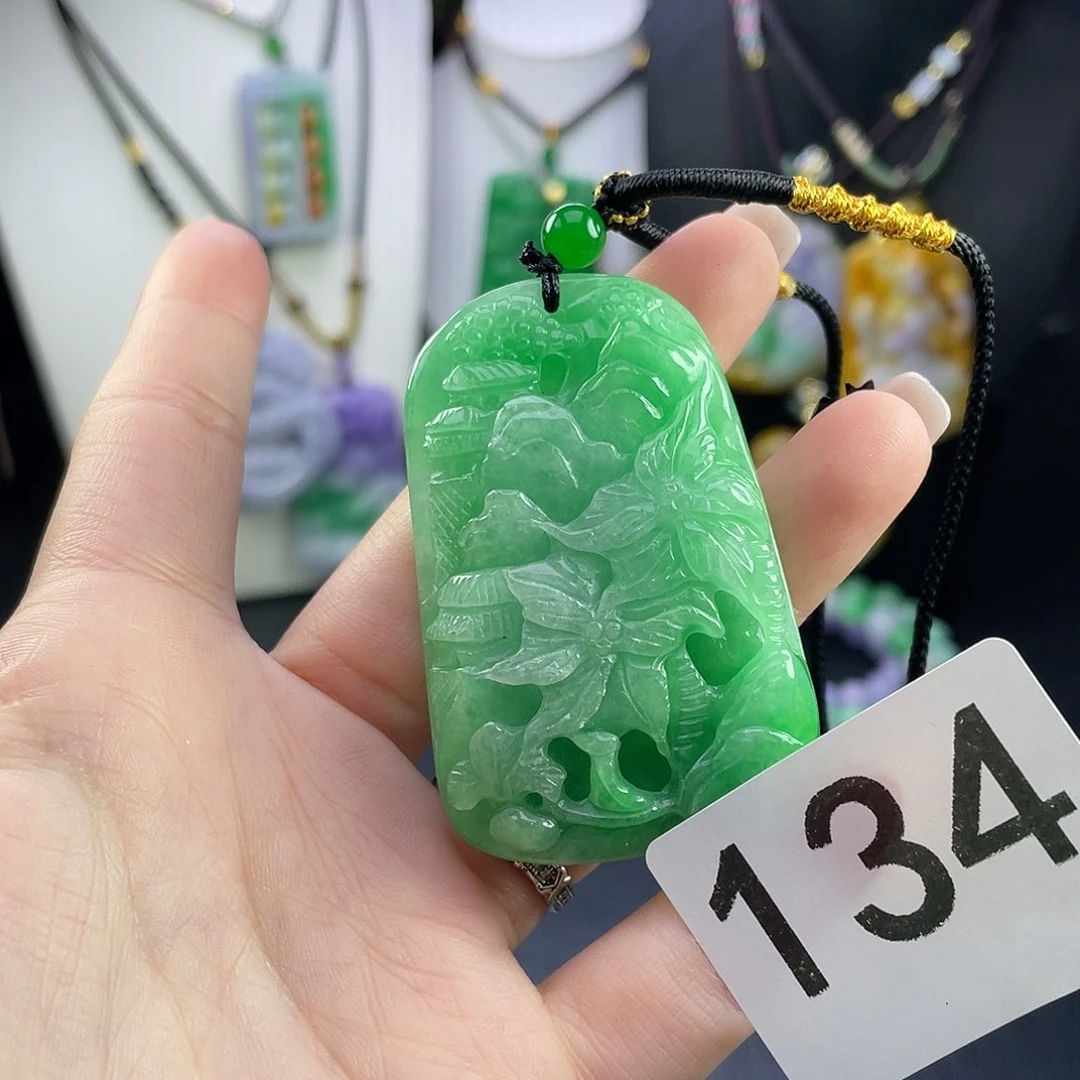 翡翠未镶嵌吊坠(赠链)