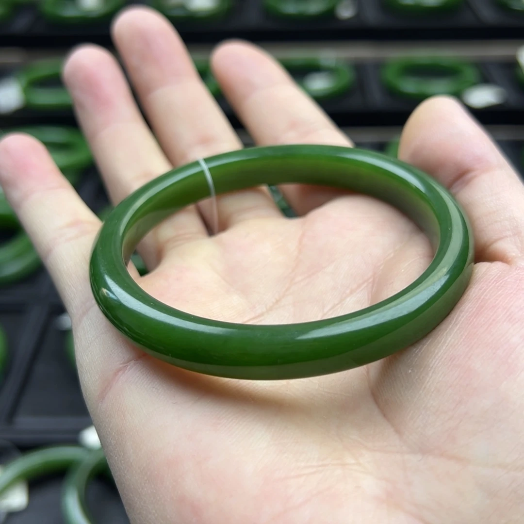 和田玉（碧玉）未镶嵌手镯