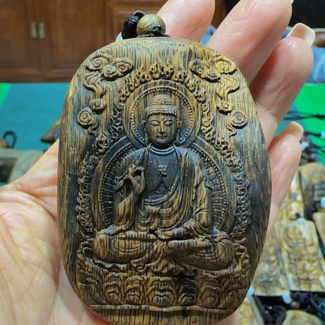 沉香吊坠海南白奇乌身老料雕刻阿弥陀佛带绳24.5克