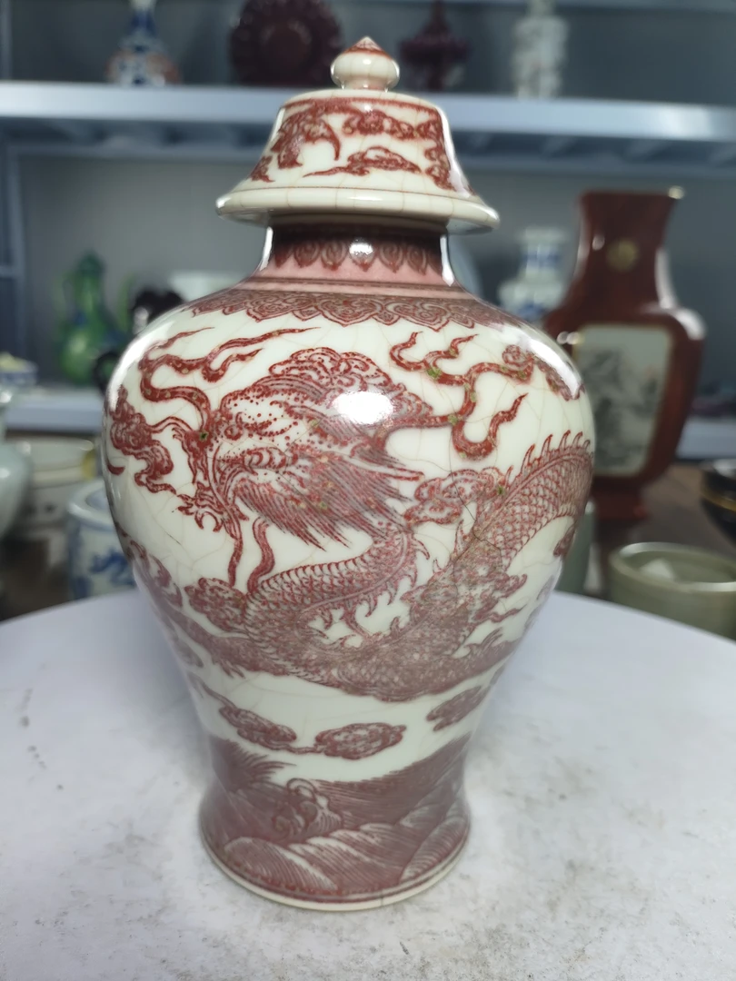臻藏精品，釉里红梅瓶