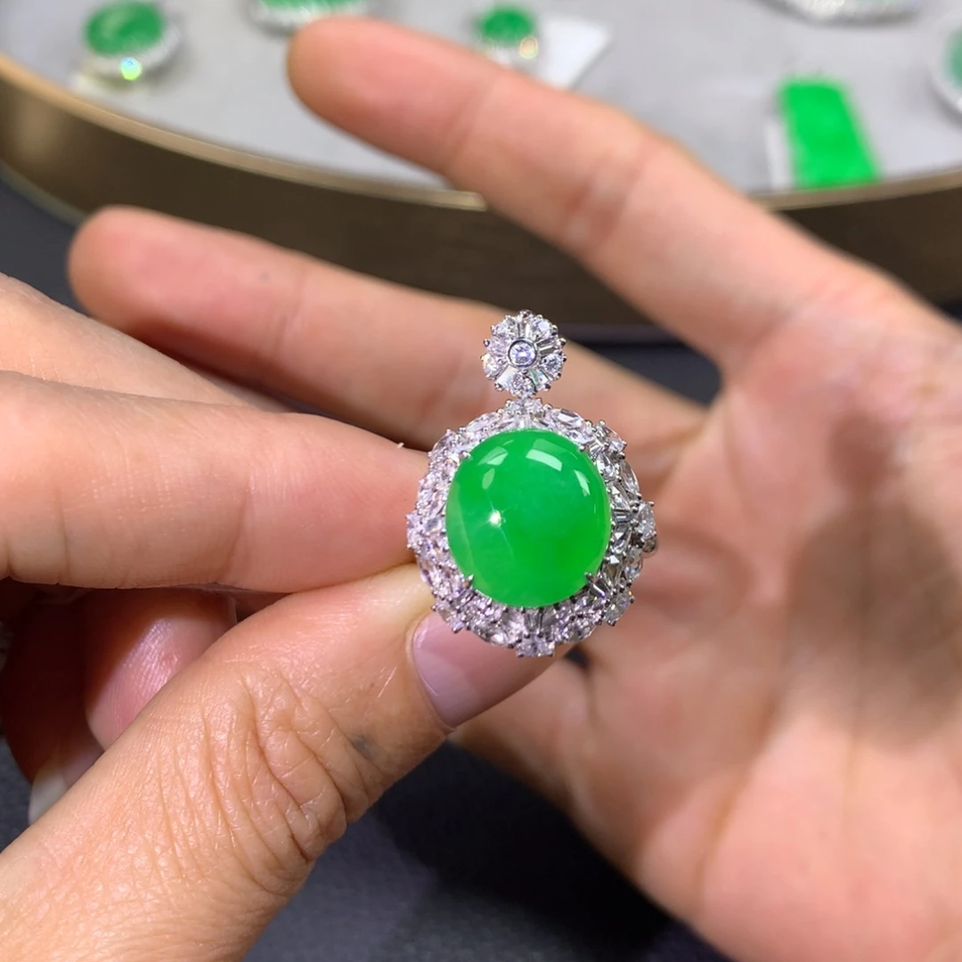 翡翠戒指18K金镶嵌翡翠