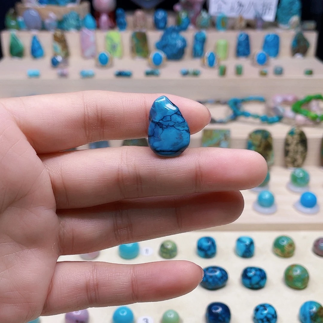 绿松石未镶嵌颈饰