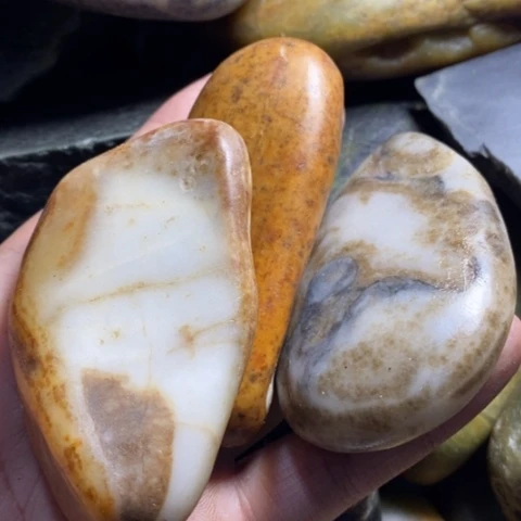 未镶嵌和田玉（糖玉）挂件