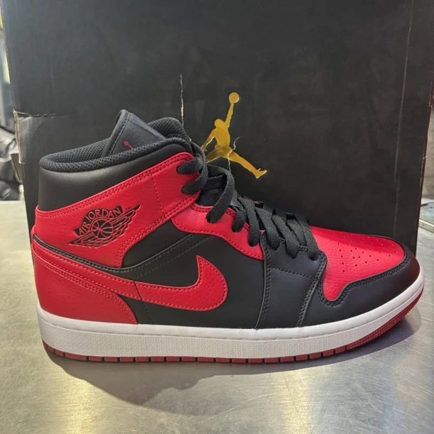 aj1 mid黑红 43码 全新原盒 554724-074
