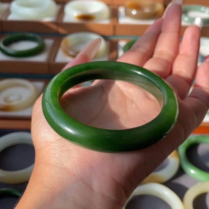 未镶嵌手镯和田玉