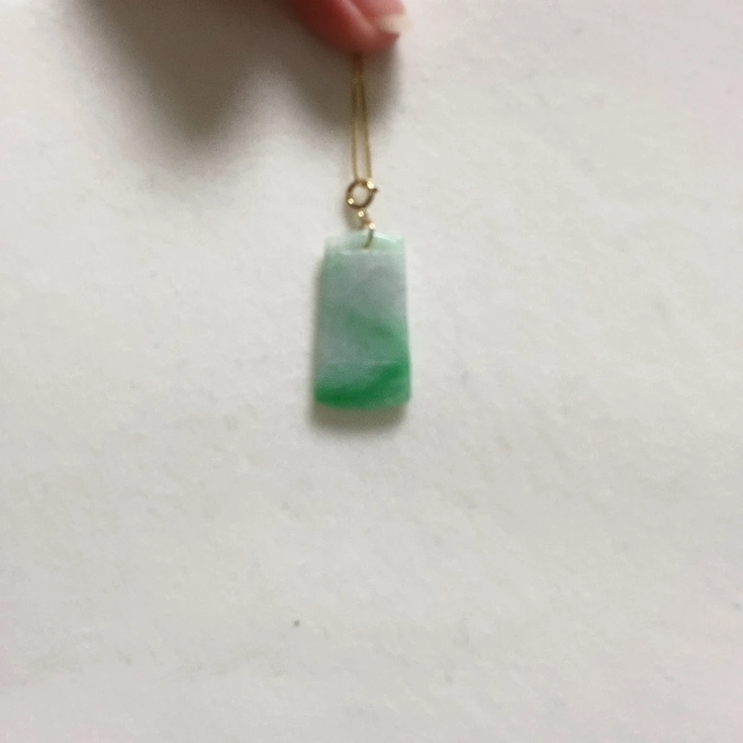 翡翠颈饰18K金镶嵌简单