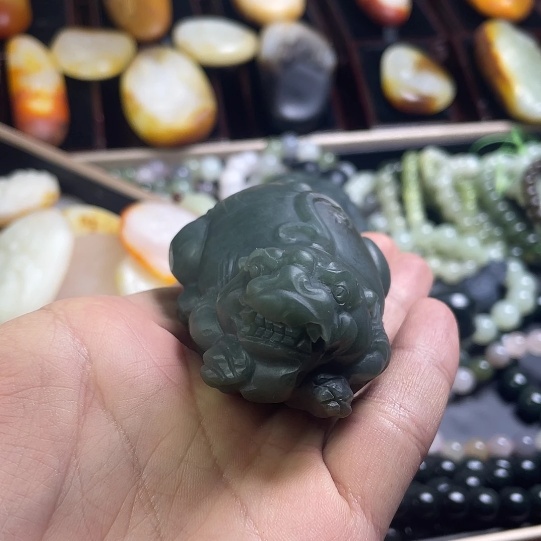 和田玉未镶嵌把件