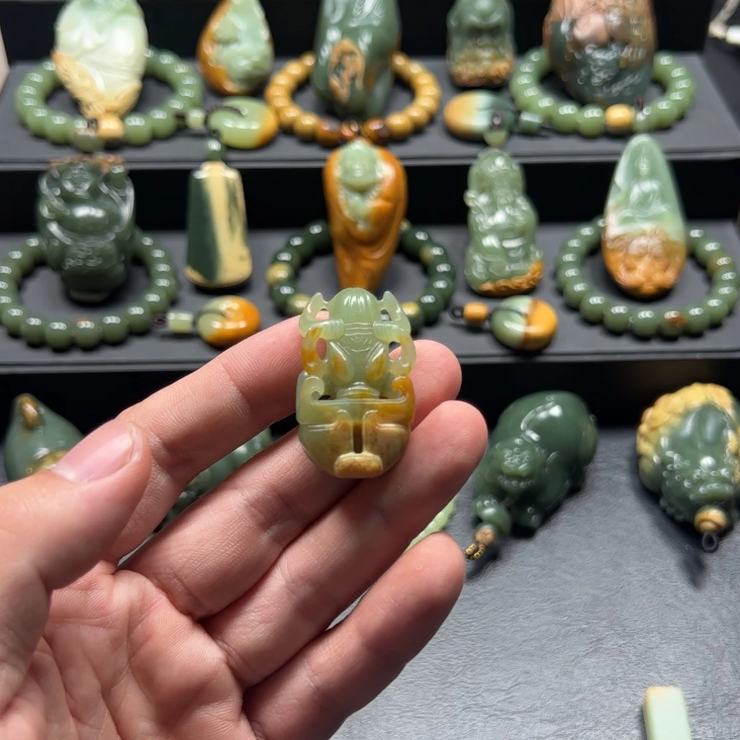 孤***飞岫岩河磨玉（透闪石质玉）未镶嵌颈饰